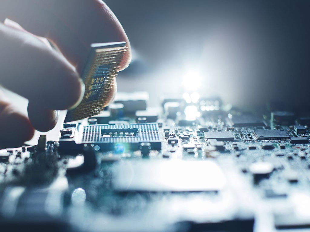 arka-servicios-tecnicos-2-hardware-min