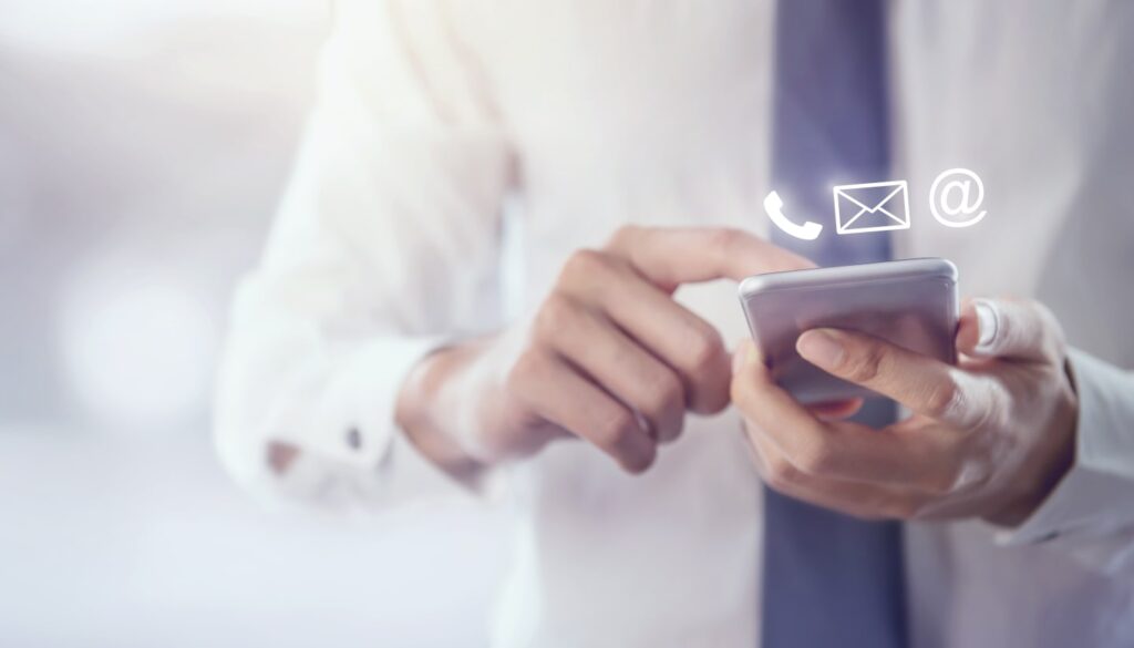 cover arka contact-min